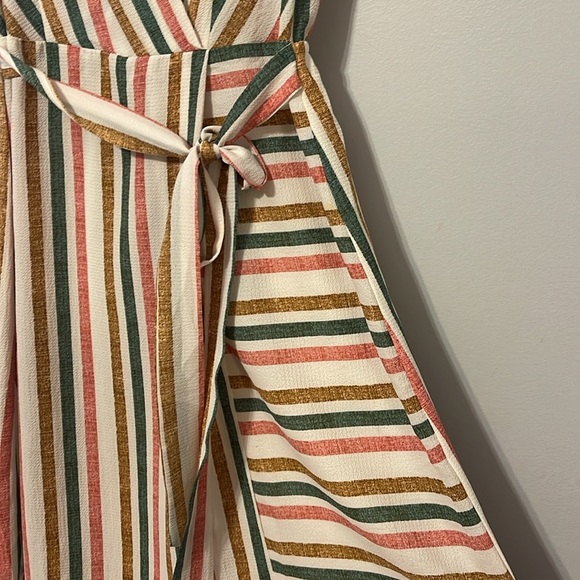 A multicoloured dress cute and fun dress. Stretches in back. Cinches at waste. - Picture 3 of 4